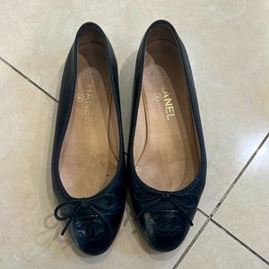 Black chanel flats. AUTHENTIC